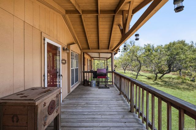 994 Quail Run, Lytle, TX 78052