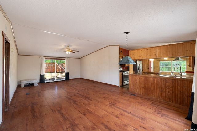 994 Quail Run, Lytle, TX 78052