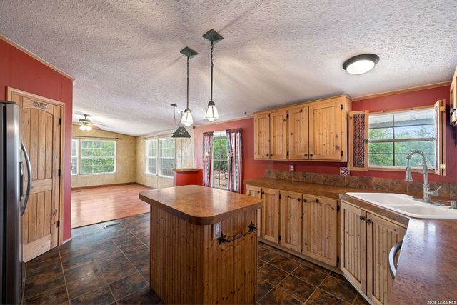 994 Quail Run, Lytle, TX 78052