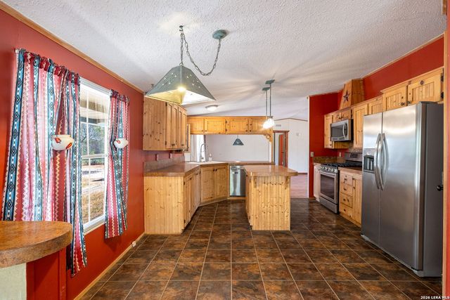 994 Quail Run, Lytle, TX 78052