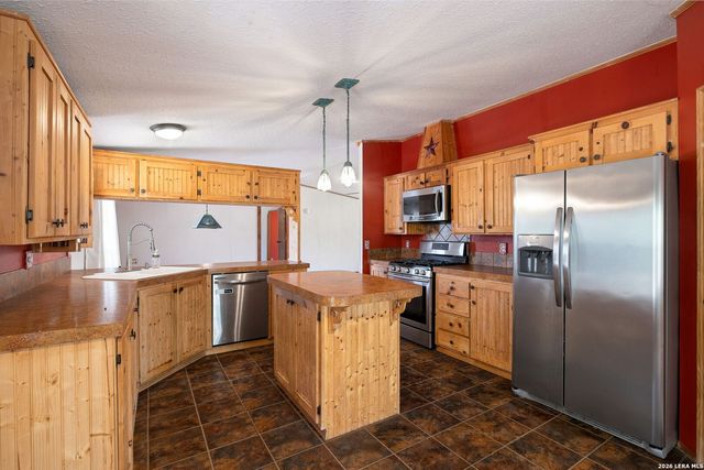 994 Quail Run, Lytle, TX 78052