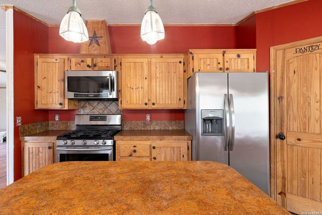 994 Quail Run, Lytle, TX 78052