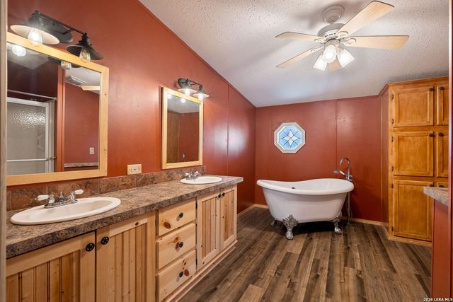 994 Quail Run, Lytle, TX 78052