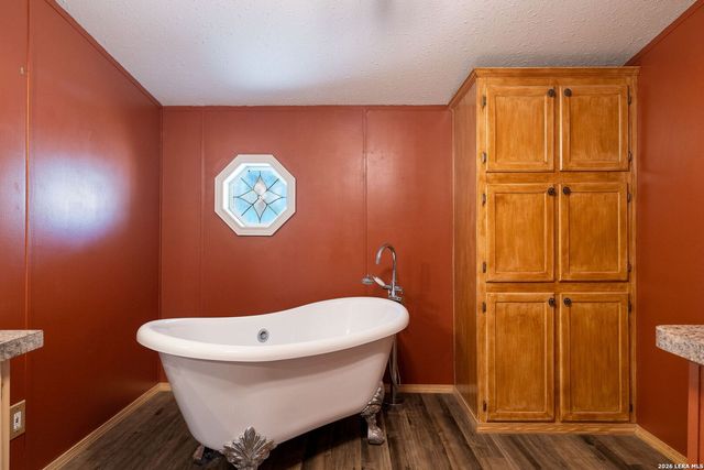 994 Quail Run, Lytle, TX 78052