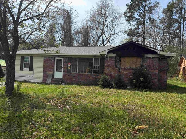 774 PEACH ST, Selmer, TN 38375