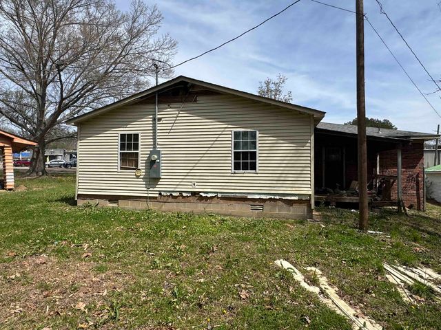 774 PEACH ST, Selmer, TN 38375