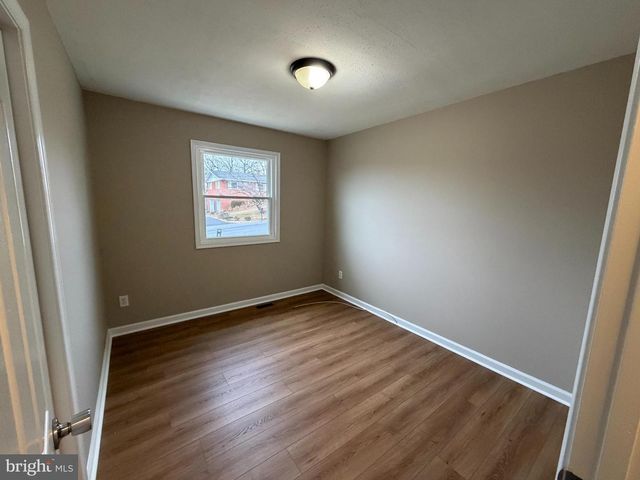 1528 LAKESHORE DR, Chambersburg, PA 17202