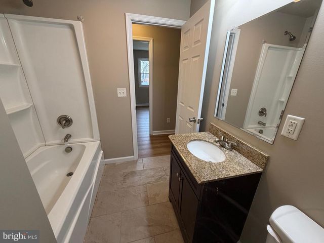 1528 LAKESHORE DR, Chambersburg, PA 17202