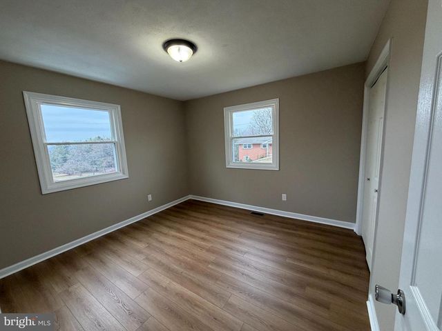 1528 LAKESHORE DR, Chambersburg, PA 17202