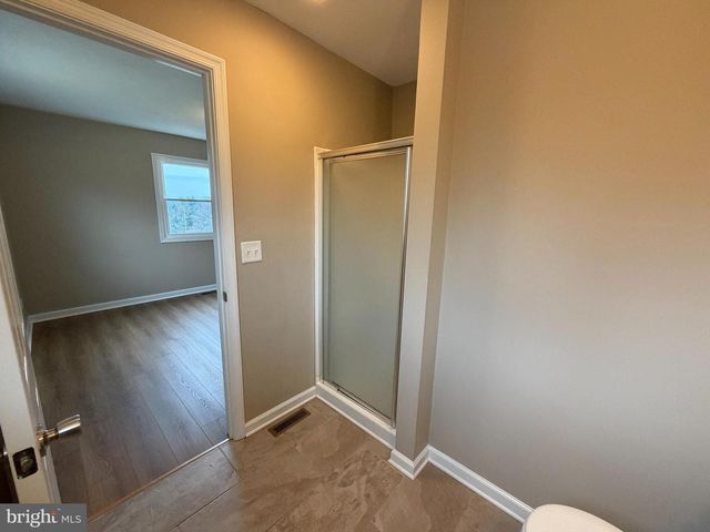 1528 LAKESHORE DR, Chambersburg, PA 17202