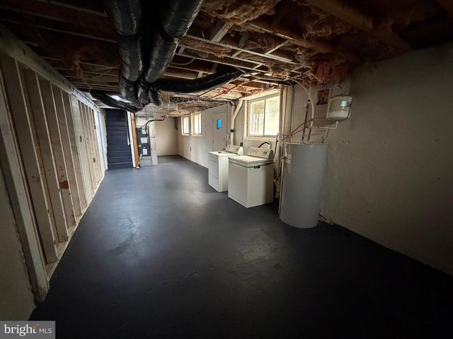 1528 LAKESHORE DR, Chambersburg, PA 17202