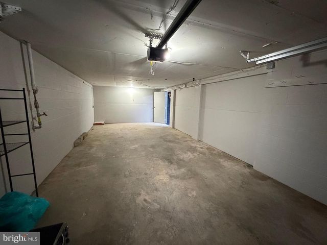 1528 LAKESHORE DR, Chambersburg, PA 17202