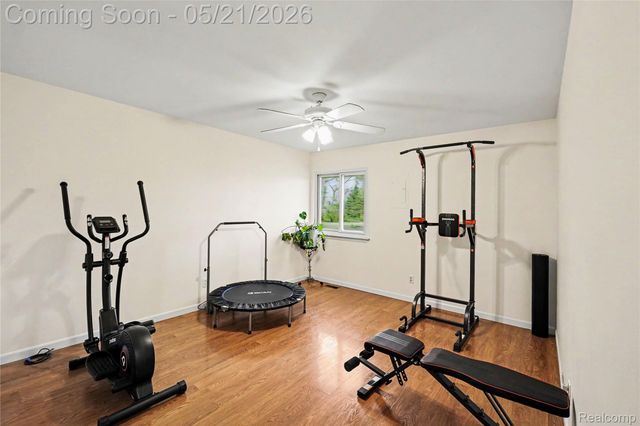 406 Fairwood Road, Pinckney Village, MI 48169
