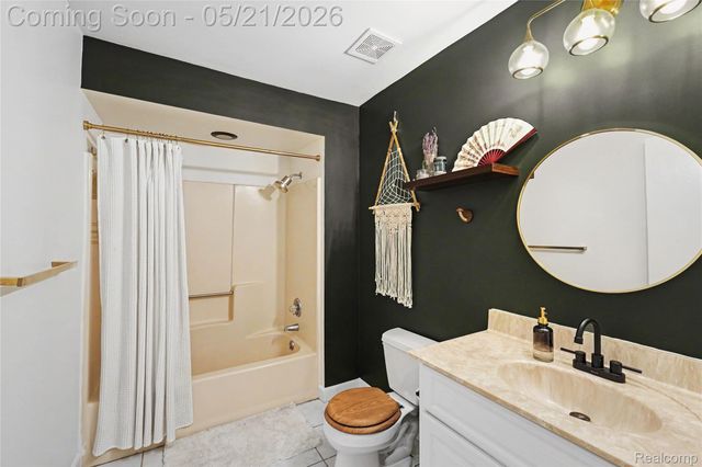 406 Fairwood Road, Pinckney Village, MI 48169