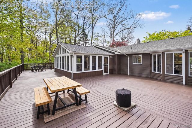 406 Fairwood Road, Pinckney Village, MI 48169