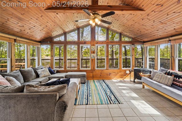 406 Fairwood Road, Pinckney Village, MI 48169