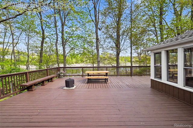 406 Fairwood Road, Pinckney Village, MI 48169