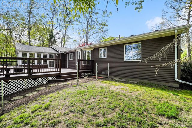 406 Fairwood Road, Pinckney Village, MI 48169