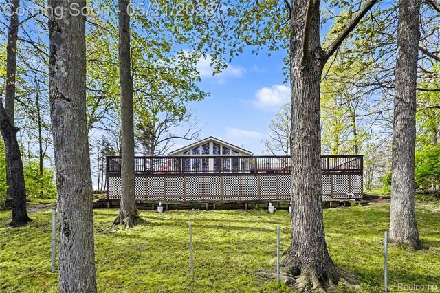 406 Fairwood Road, Pinckney Village, MI 48169