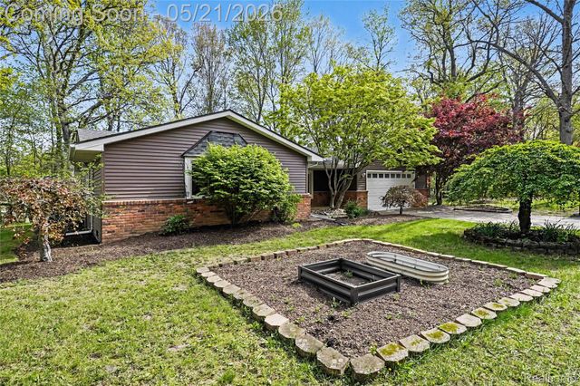 406 Fairwood Road, Pinckney Village, MI 48169