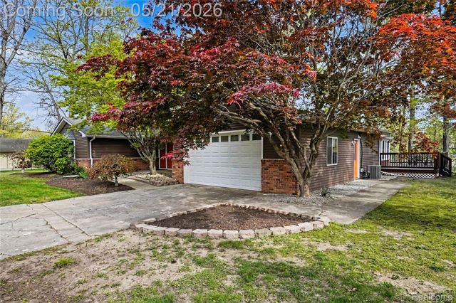 406 Fairwood Road, Pinckney Village, MI 48169