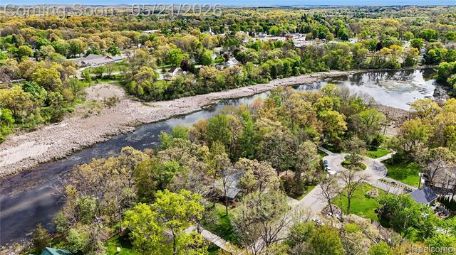 406 Fairwood Road, Pinckney Village, MI 48169