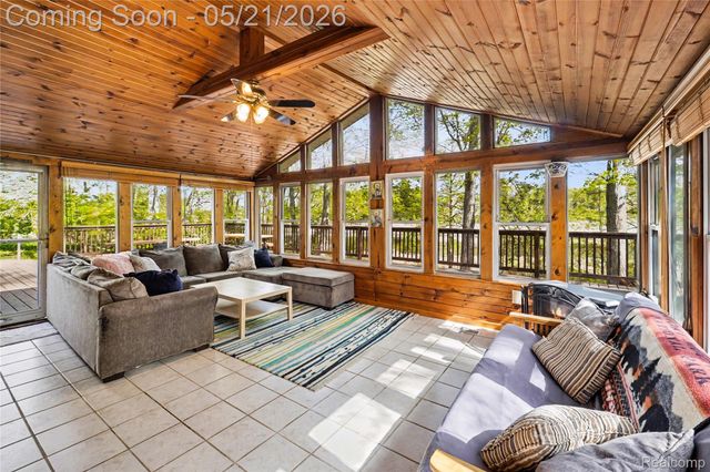406 Fairwood Road, Pinckney Village, MI 48169