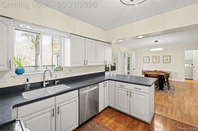 406 Fairwood Road, Pinckney Village, MI 48169
