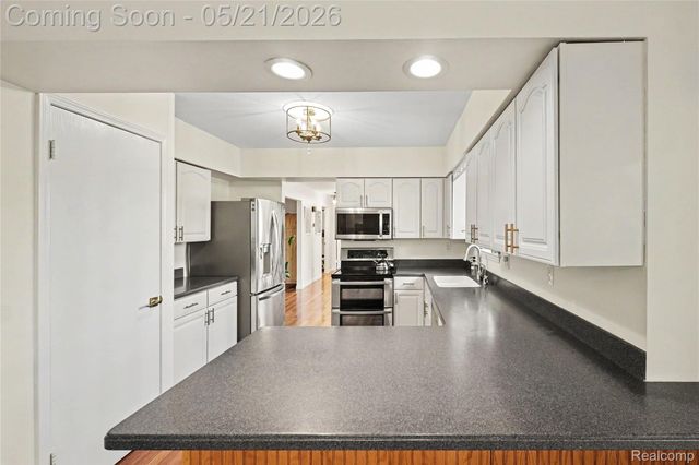 406 Fairwood Road, Pinckney Village, MI 48169