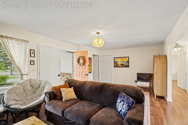 406 Fairwood Road, Pinckney Village, MI 48169