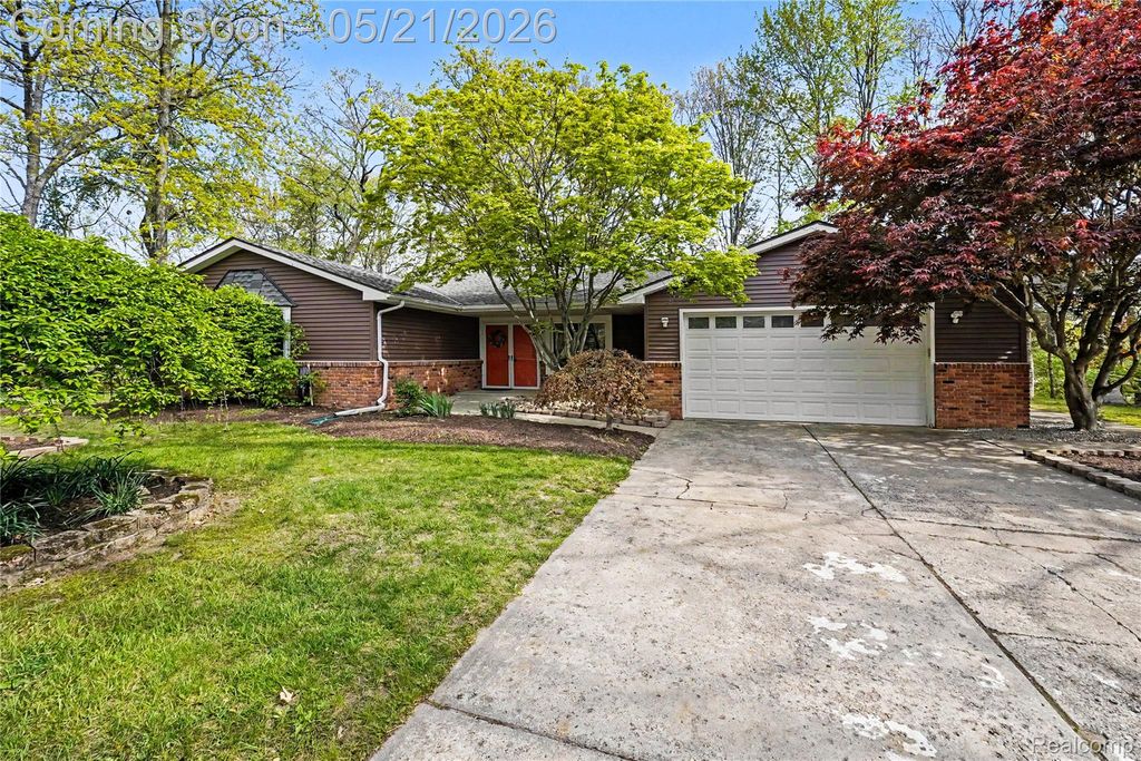 406 Fairwood Road, Pinckney Village, MI 48169