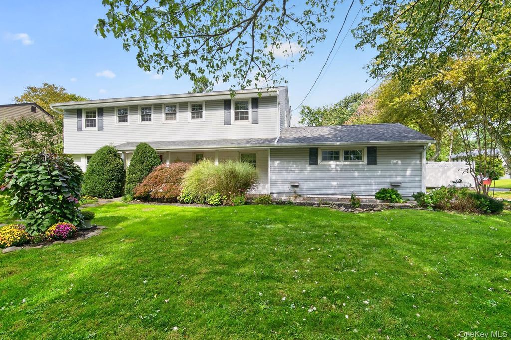 39 Drohan Street, Huntington, NY 11743 — photo 2
