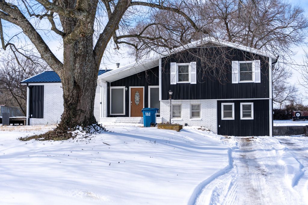 413 S Washington Street, Walnut Grove, MO 65770