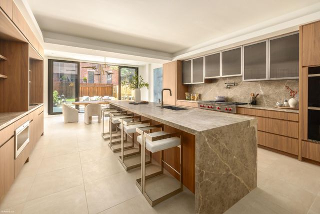 48 W 85TH Street, New York City, NY 10024