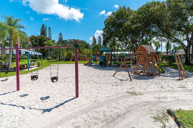 4772 NW 22nd Street 42122, Coconut Creek, FL 33063