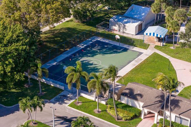 4772 NW 22nd Street 42122, Coconut Creek, FL 33063