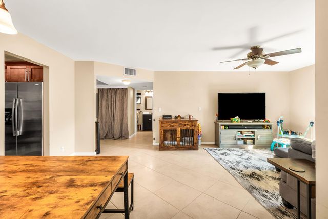 4772 NW 22nd Street 42122, Coconut Creek, FL 33063