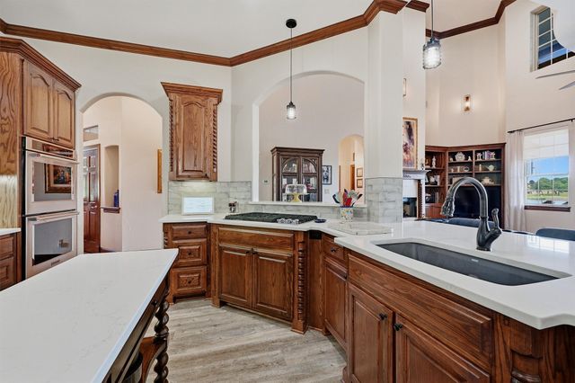 1211 Kiowa Drive W, Lake Kiowa, TX 76240