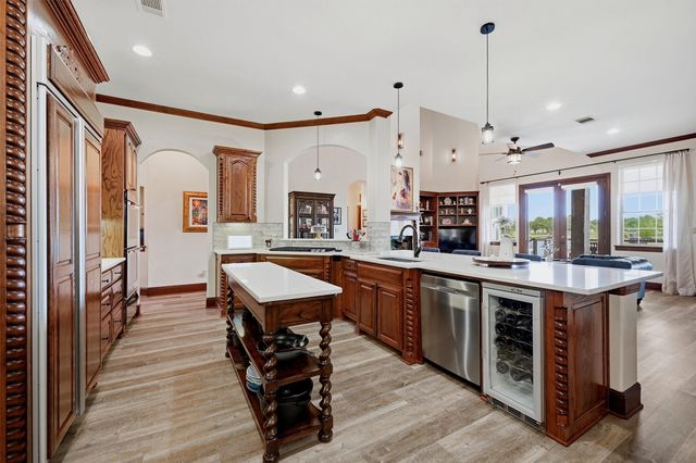1211 Kiowa Drive W, Lake Kiowa, TX 76240