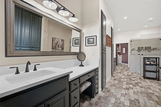 1211 Kiowa Drive W, Lake Kiowa, TX 76240
