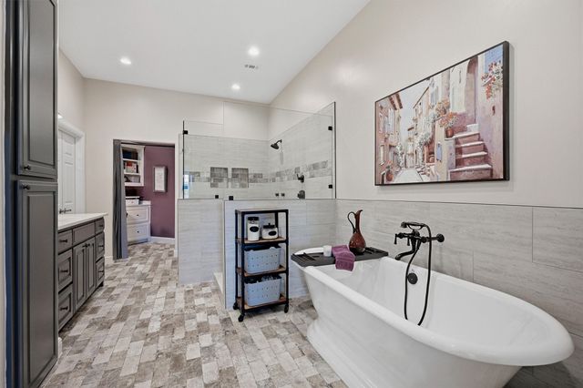 1211 Kiowa Drive W, Lake Kiowa, TX 76240