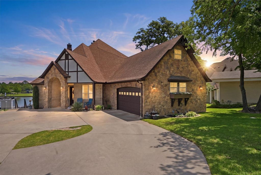 1211 Kiowa Drive W, Lake Kiowa, TX 76240