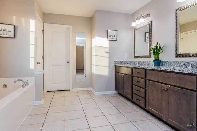 404 Rolling Acres Drive, Kathleen, GA 31047