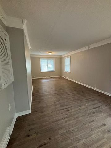 8732 E 73rd Terrace, Raytown, MO 64133
