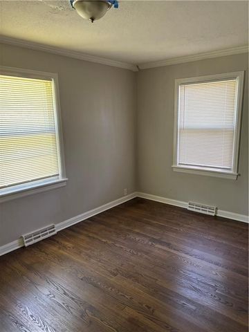 8732 E 73rd Terrace, Raytown, MO 64133
