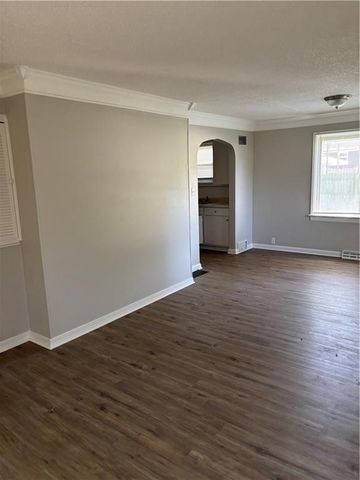 8732 E 73rd Terrace, Raytown, MO 64133