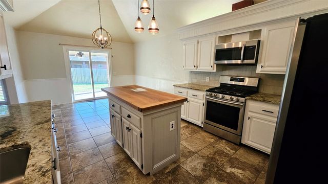 4017 Eaton Place, Edmond, OK 73034