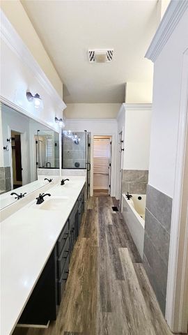 4017 Eaton Place, Edmond, OK 73034