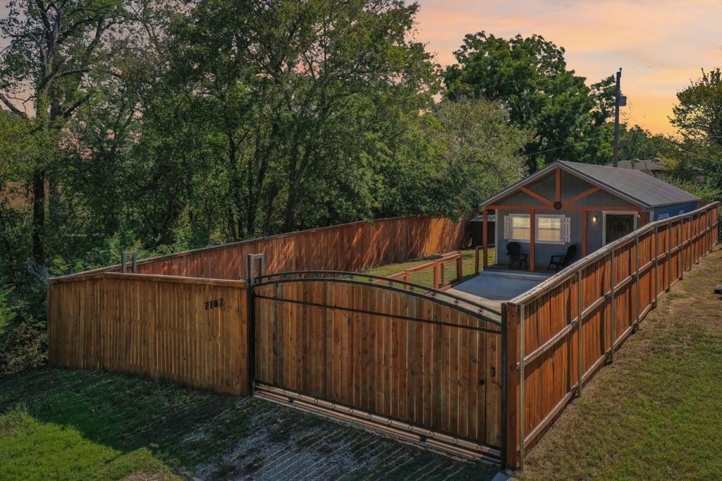 7167 Floral Street, Azle, TX 76020 — exterior