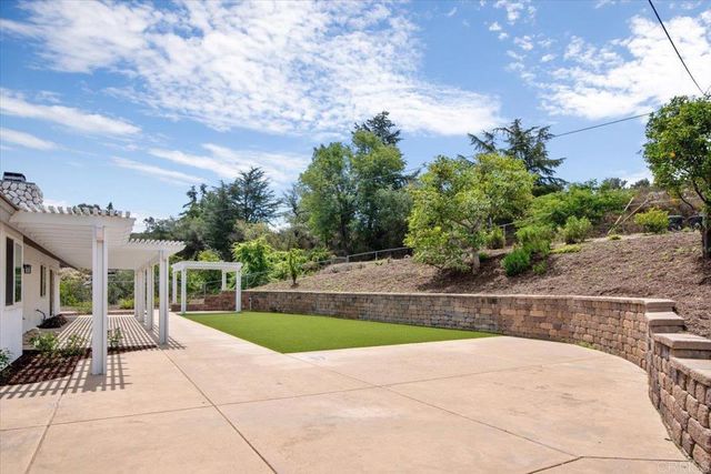 30552 Callejo Feliz Terrace, Valley Center, CA 92082